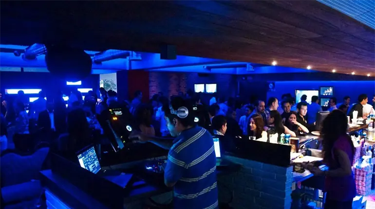 Sujeto armado dispara contra bar The Boss en Galer&iacute;as tras ser desalojado