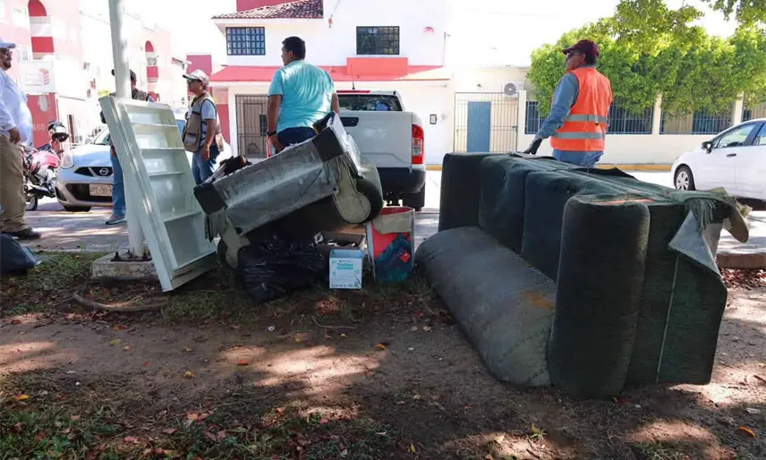 Más de 30 toneladas de residuos sólidos de gran volumen se recolectaron durante cuarta jornada: Ayuntamiento de Centro