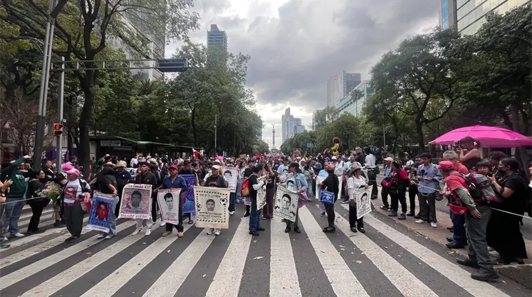 Con marcha exigen justicia a 12 a&ntilde;os de la desaparici&oacute;n de normalistas de Ayotzinapa