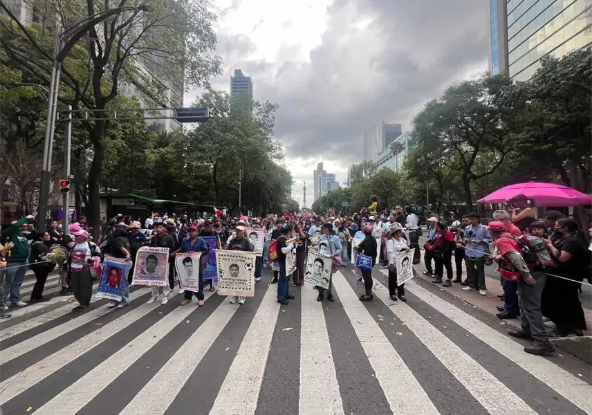 Con marcha exigen justicia a 12 a&ntilde;os de la desaparici&oacute;n de normalistas de Ayotzinapa