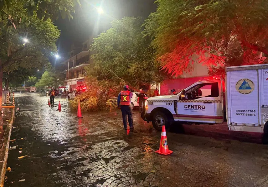 Lluvias dejan anegaciones y apagones en municipios de Tabasco