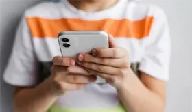 IA podr&iacute;a da&ntilde;ar m&aacute;s a los ni&ntilde;os que las redes sociales, sostiene ex jefe de seguridad de Google