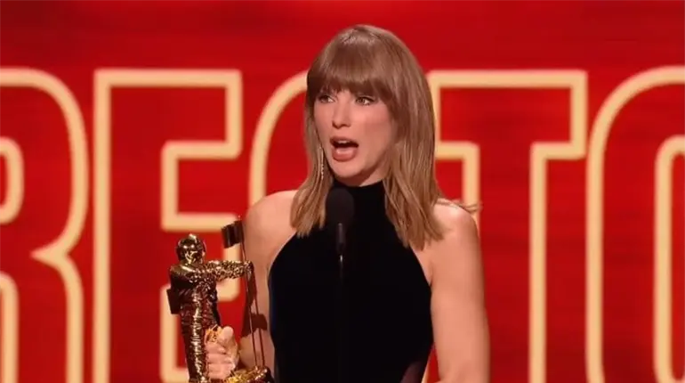 Taylor Swift es reconocida en los MTV VMAs