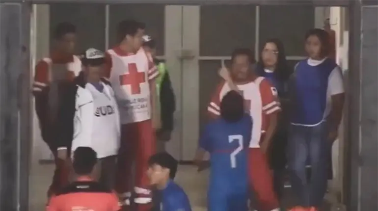 Circula video de jugador de Napoli Tabasco enfrentando a afici&oacute;n rival