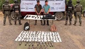 Detienen a tres sujetos con armas y explosivos para drones, tras agresi&oacute;n a autoridades en Sinaloa