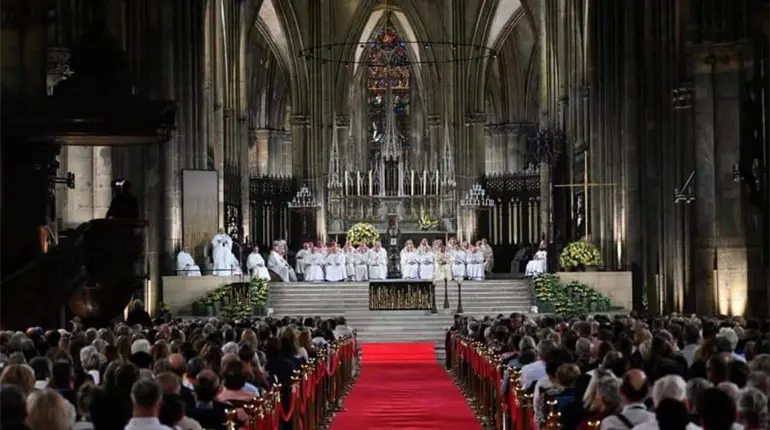 Concluye Papa Le&oacute;n XIV viaje apost&oacute;lico por Francia