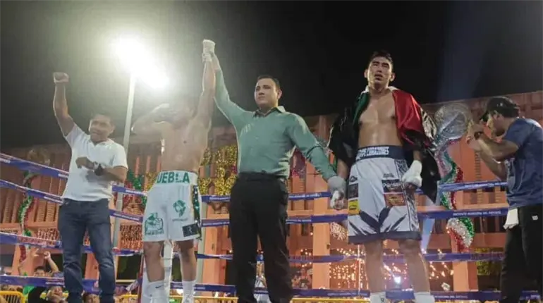 &Aacute;ngel "Puebla" Bautista gana pelea estelar de box en Huimanguillo