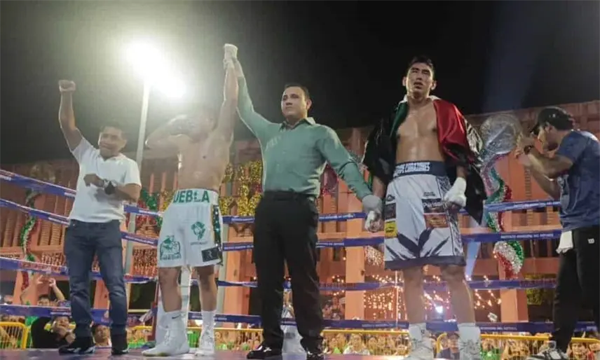 Ángel "Puebla" Bautista gana pelea estelar de box en Huimanguillo