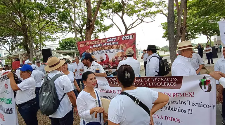 Jubilados de Pemex y CFE promover&aacute;n voto de castigo en 2027 y 2030 contra diputados traidores