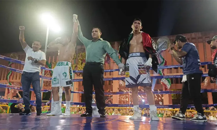 Ángel "Puebla" Bautista se llevó el triunfo en la pelea estelar de la función de box en Huimanguillo