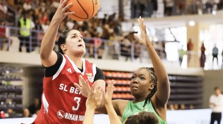 Tras firmar con el Benfica, la mexicana Mariana Valenzuela conquist&oacute; la Supercopa de Portugal de Basquetbol