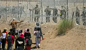 Tribunal Supremo de EE. UU. da luz verde para reanudar deportaciones r&aacute;pidas a terceros pa&iacute;ses