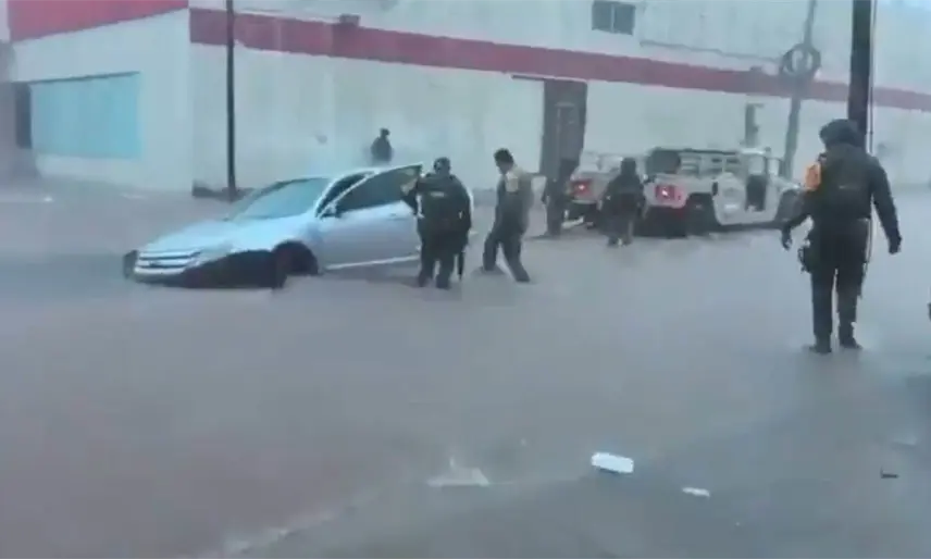 Huracán "Polo" toca tierra en Guaymas, Sonora, y causa inundaciones