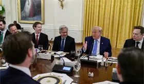 Trump y l&iacute;deres tecnol&oacute;gicos acuerdan renombrar oficialmente la IA como "superinteligencia"