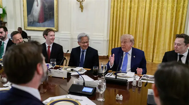 Trump y l&iacute;deres tecnol&oacute;gicos acuerdan renombrar oficialmente la IA como "superinteligencia"