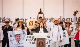 FGE Michoac&aacute;n advierte con arrestar a Grecia Quiroz si no entrega celular de Manzo