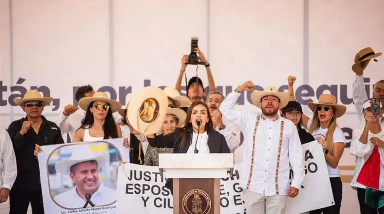 FGE Michoac&aacute;n advierte con arrestar a Grecia Quiroz si no entrega celular de Manzo