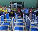 &Aacute;ngeles del Mago Chong-Tall entrega sillas-camas al hospital del Ni&ntilde;o