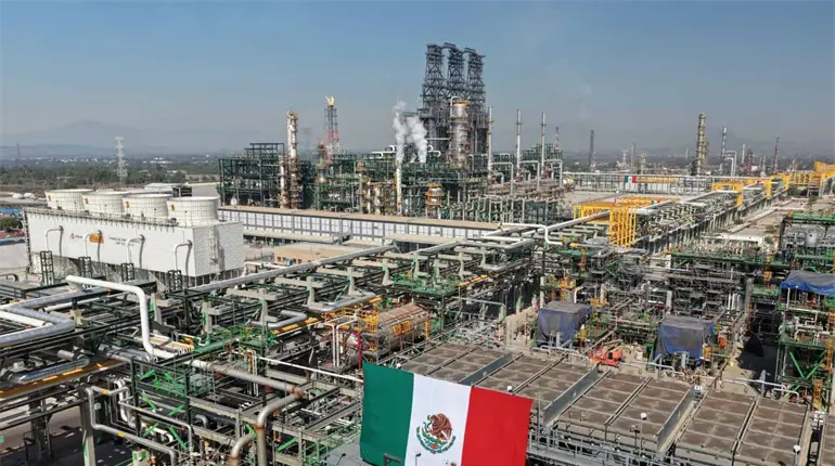 Caen 45% exportaciones de crudo de Pemex en agosto