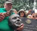 Decapitan estatua de Calder&oacute;n en Los Pinos
