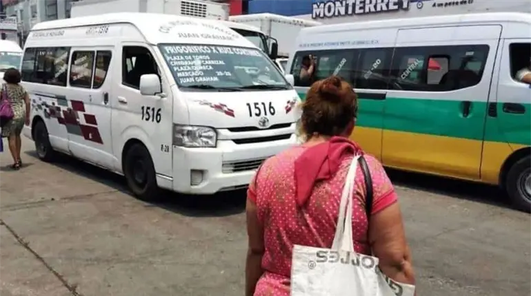Urgen frenar sobrecupos en combis y conciencia ciudadana tras video viral en Las Matillas