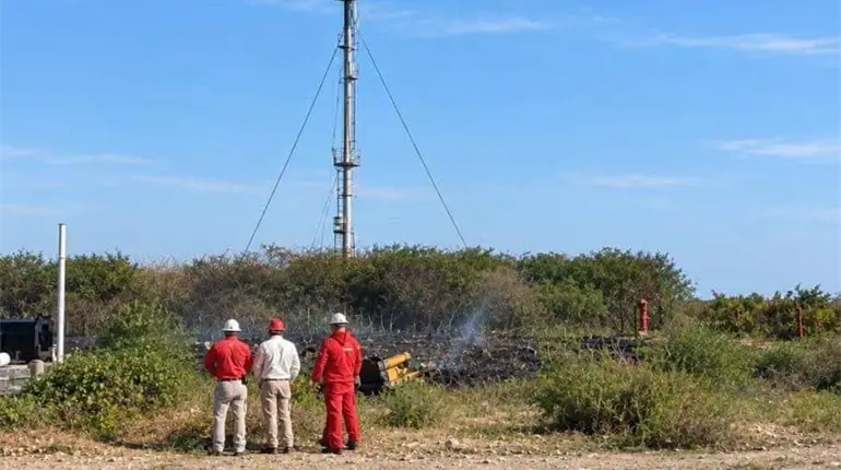 Pemex informa de conato de incendio en periferia del quemador en Bater&iacute;a de Separaci&oacute;n en Dos Bocas