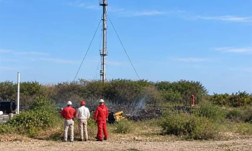 Pemex informa de conato de incendio en periferia del quemador en Batería de Separación en Dos Bocas