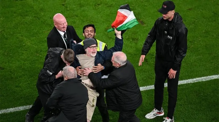 Protestas palestinas interrumpen en dos ocasiones el duelo Irlanda-Austria en la Nations League