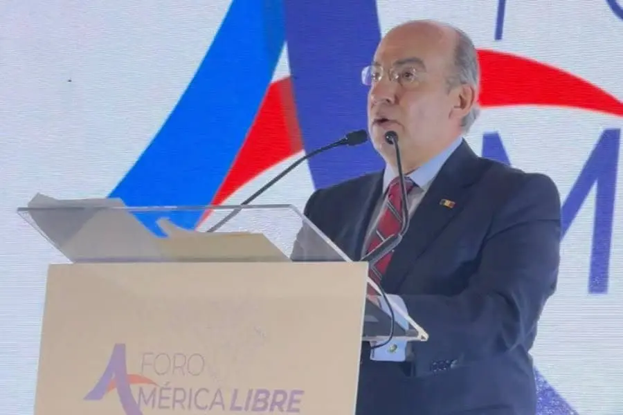 "Morena está regresando a México a una dictadura perfecta": Calderón "Morena está regresando a México a una dictadura perfecta": Calderón