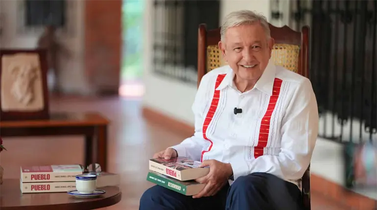 Arremete AMLO contra sus adversarios y EE. UU. al reaparecer con nuevo libro