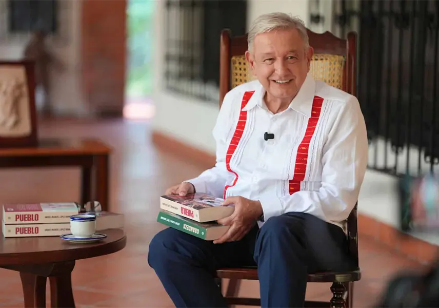 Arremete AMLO contra sus adversarios y EE. UU. al reaparecer con nuevo libro Arremete AMLO contra sus adversarios y EE. UU. al reaparecer con nuevo libro