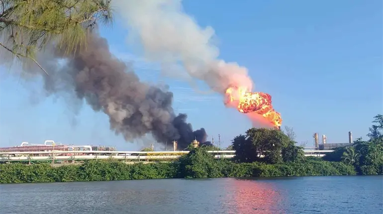 Ante reportes de incendio en la Refiner&iacute;a Olmeca, Segotab destaca existencia de protocolos de emergencia
