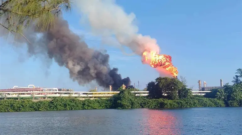 Ante reportes de incendio en refiner&iacute;a Olmeca, Segotab destaca existencia de protocolos de emergencia