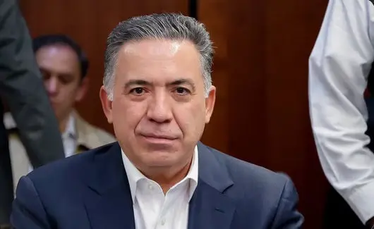 Enrique Inzunza minimiza las m&aacute;s de 23 mil firmas entregadas al Senado para solicitar retiro de su fuero