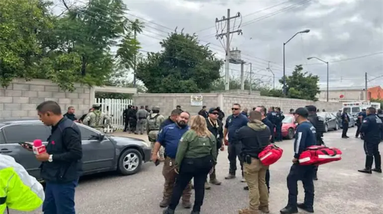 Exalumnos irrumpen y atacan secundaria de Torre&oacute;n; dejan una persona muerta y 4 lesionadas
