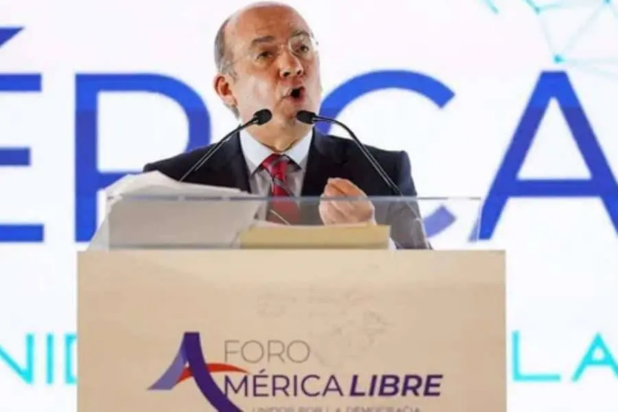 Calderón defiende su gestión y asegura haber sido un presidente demócrata Calderón defiende su gestión y asegura haber sido un presidente demócrata
