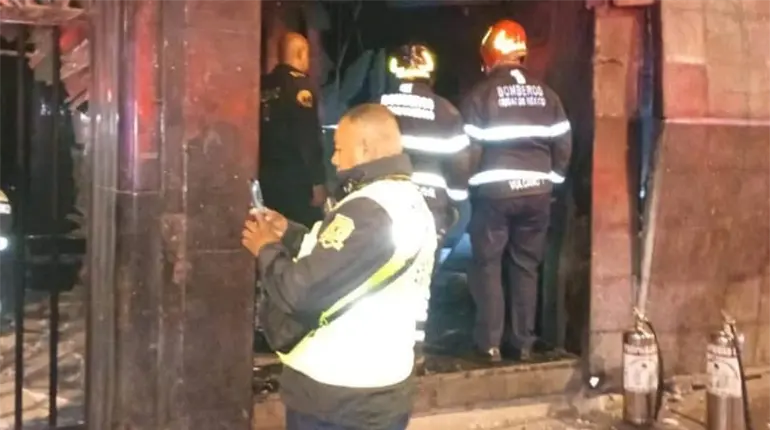 Explosi&oacute;n de transformador causa incendio en edificio del Congreso de la CDMX