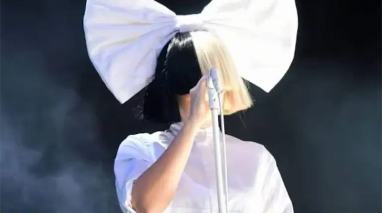 &iexcl;Sia vende el 50% de su cat&aacute;logo musical por 180 millones de d&oacute;lares!