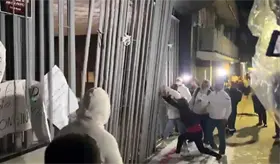 Trabajadores del IMSS irrumpen en sede del sindicato en la CDMX