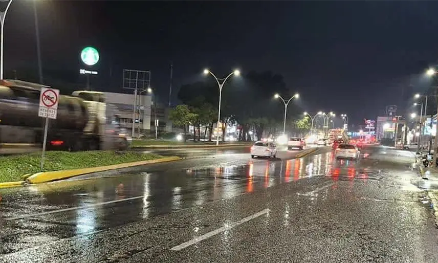 Reportan vialidades sin complicaciones tras fuertes lluvias en Villahermosa