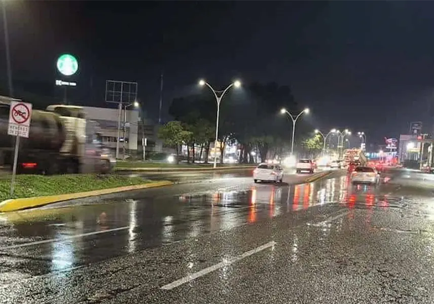 Reportan vialidades sin complicaciones tras fuertes lluvias en Villahermosa Reportan vialidades sin complicaciones tras fuertes lluvias en Villahermosa