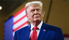 Trump defiende su pol&iacute;tica migratoria y afirma mantener apoyo de latinos