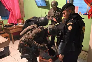 De las amenazas en redes al llanto: capturan en Guatemala a hombre que presum&iacute;a armas en internet