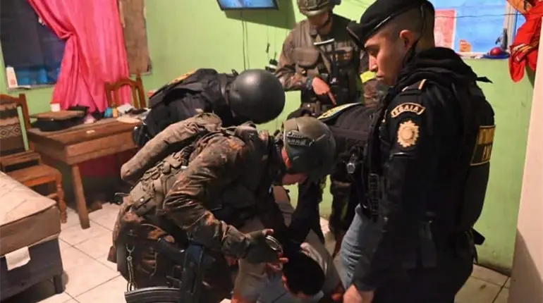 De las amenazas en redes al llanto: capturan en Guatemala a hombre que presum&iacute;a armas en internet