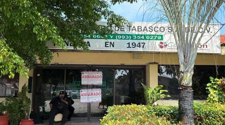 FGE Tabasco asegura oficinas de la Uni&oacute;n de Cr&eacute;dito Ganadero tras desfalco millonario