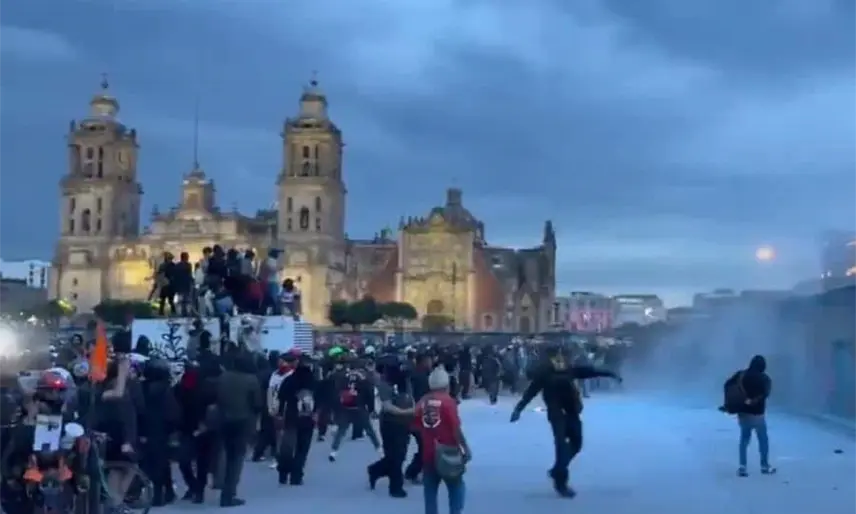 Destrozos, enfrentamientos y lesionados deja marcha del 2 de octubre en la CDMX