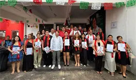 Entregan 40 certificados de bachillerato de Prepa PRI