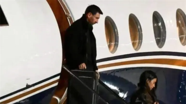 Llega Messi a Argentina para su despedida con la "Albiceleste" en el duelo ante Ben&iacute;n en el Monumental