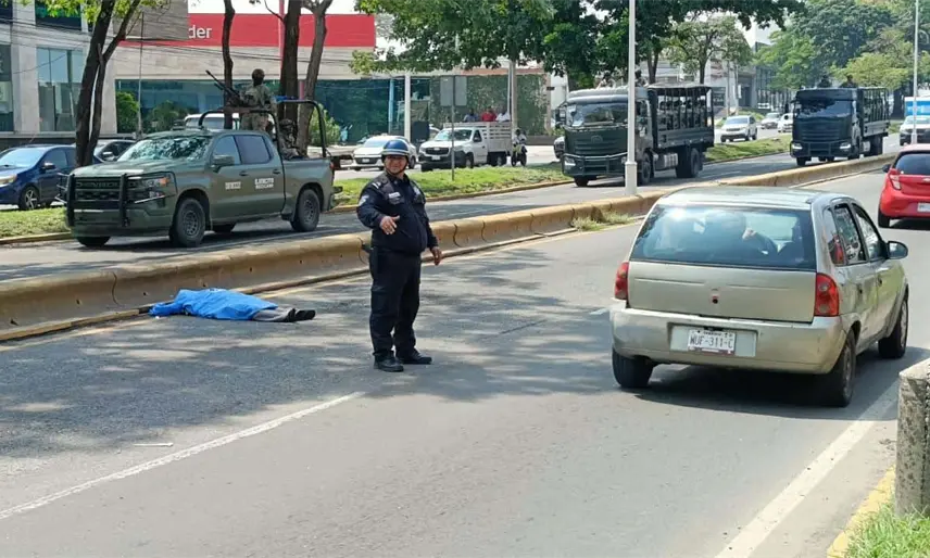 Hombre muere arrollado en Ruiz Cortines; el conductor se dio a la fuga