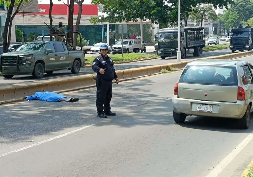 Hombre muere arrollado en el bulevar Ruiz Cortines Hombre muere arrollado en el bulevar Ruiz Cortines